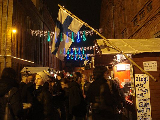 Glögi-Stand auf dem Weihnachtsmarkt in Prenzlauer Berg. Foto: Petra Sauerzapf-Poser