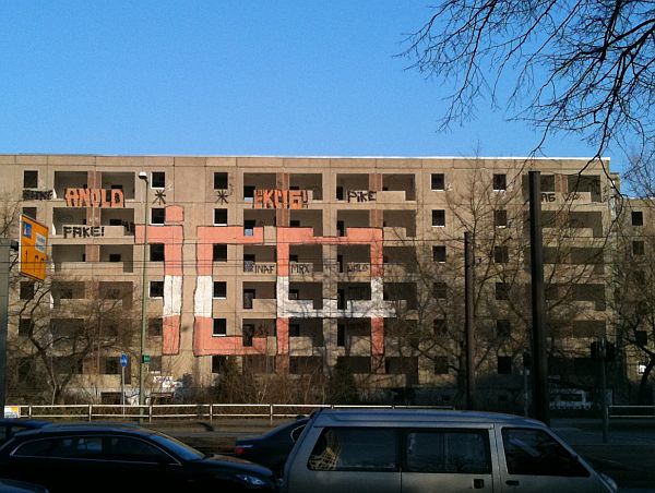 Hohenschönhausen: Plattenbau und Alltagskunst. Foto: Ralph Hoppe