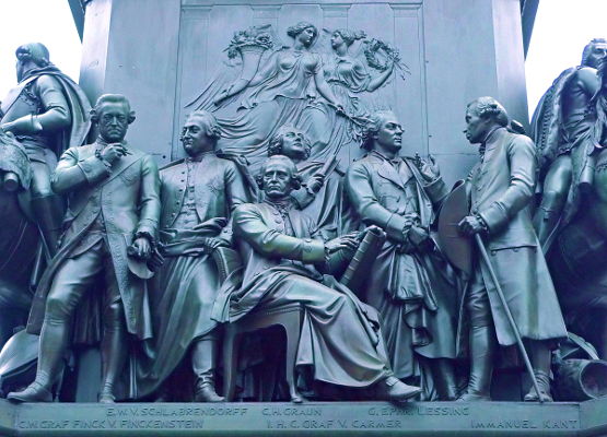 Aufklärer am Friedrich-II-Denkmal. Foto: Michael Bienert