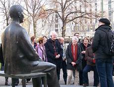 Am Brecht-Denkmal 
