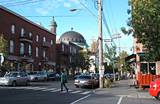 Straßenszene in Montreal mit katholischer Kirche, die stark an eine Moschee erinnert. Foto: Paul Gronert