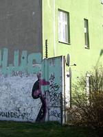 Mauerreste an einem Wohnhaus. Foto: Ralph Hoppe