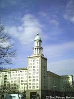 Am Frankfurter Tor an der ehemaligen Stalinallee